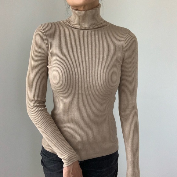 SOFT SLIM FIT TURTLENECK TOP - NUDE - Picture 6 of 9